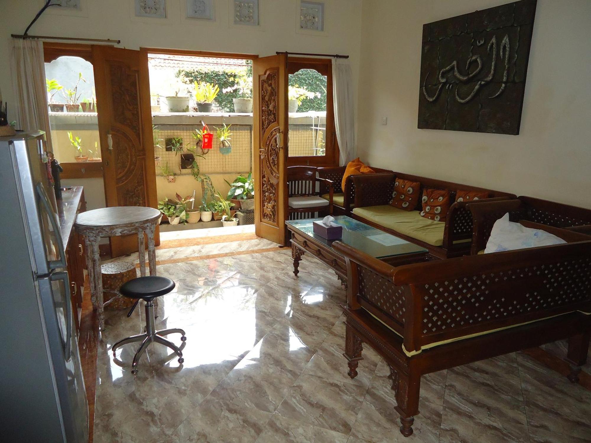 The Reinhold Guesthouse Bali Kerobokan Exterior foto