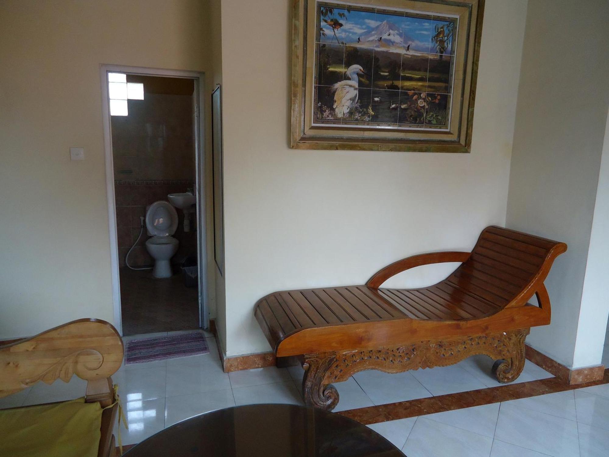 The Reinhold Guesthouse Bali Kerobokan Exterior foto